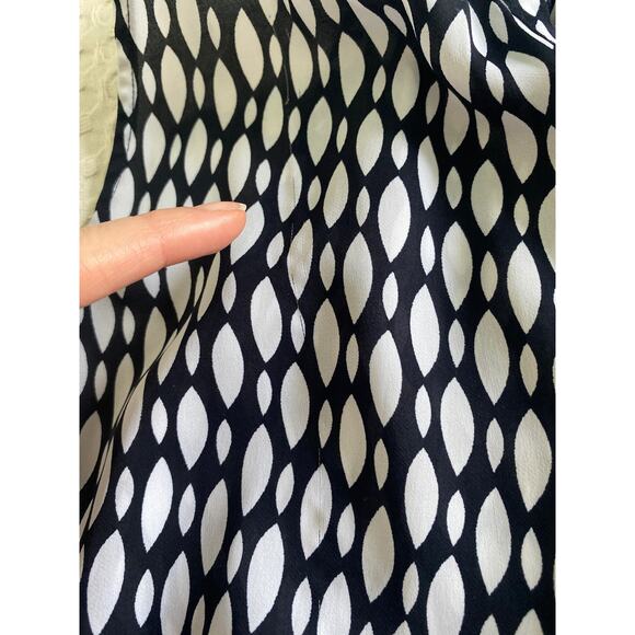 Banana Republic Blue White Geometric Sleeveless Blouse‎ Sz M - Picture 9 of 9